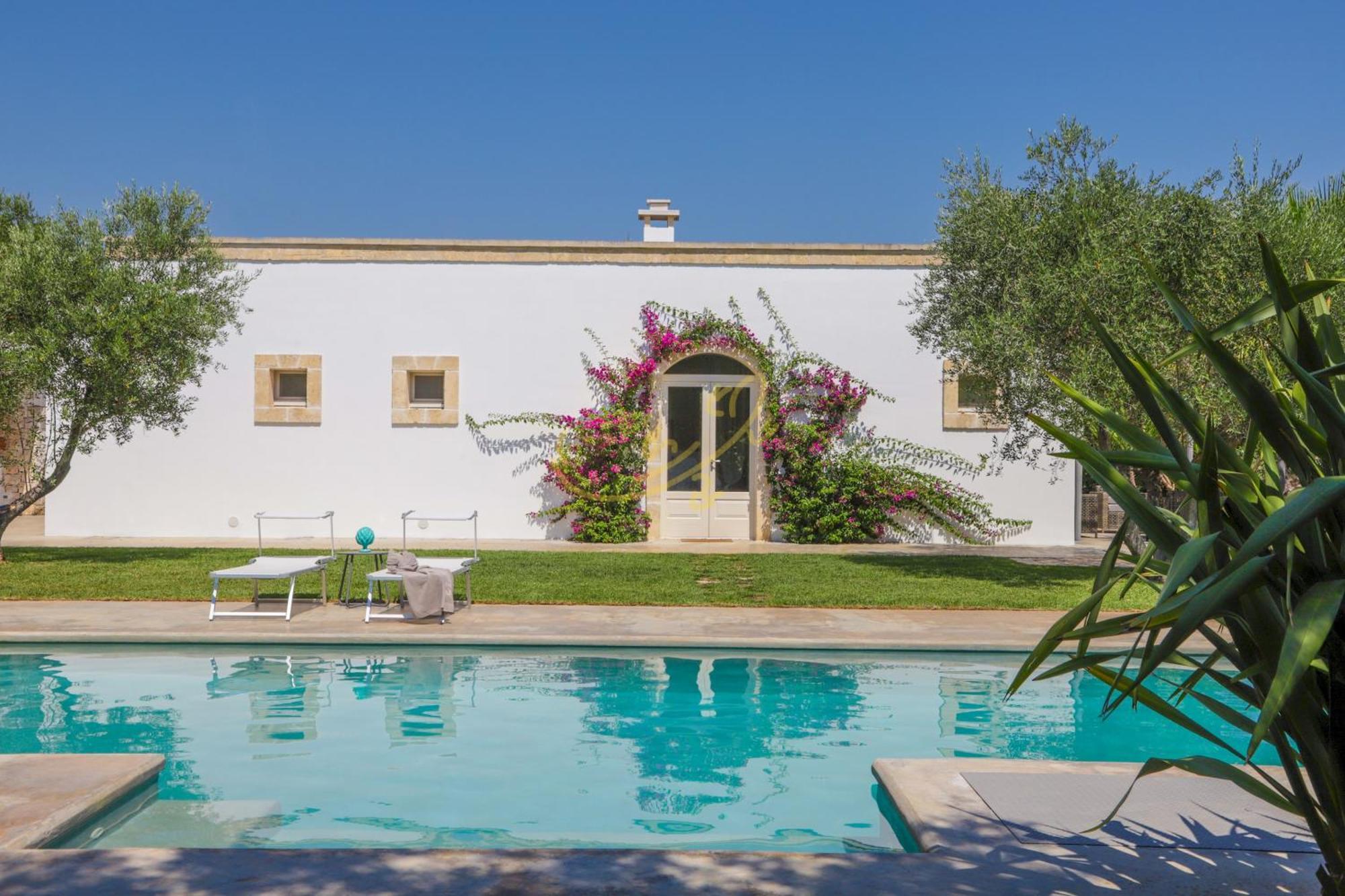 Td Dimora Del Giglio With Organic Garden With Pool Villa Ostuni Exterior photo